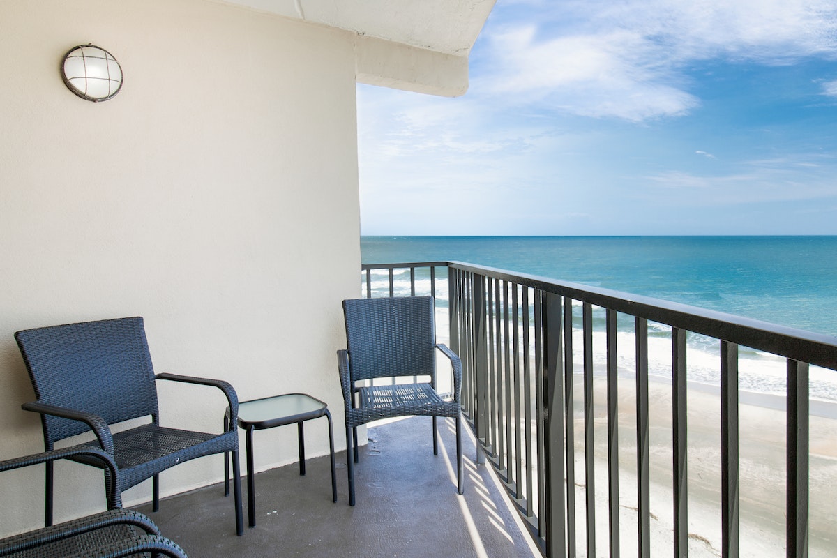 Oceanfront Tower Deluxe King Room - Balcony