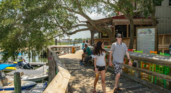 Murrells_Inlet_Marshwalk_CoupleStroll3