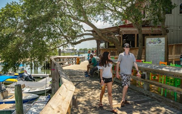 Murrells_Inlet_Marshwalk_CoupleStroll3